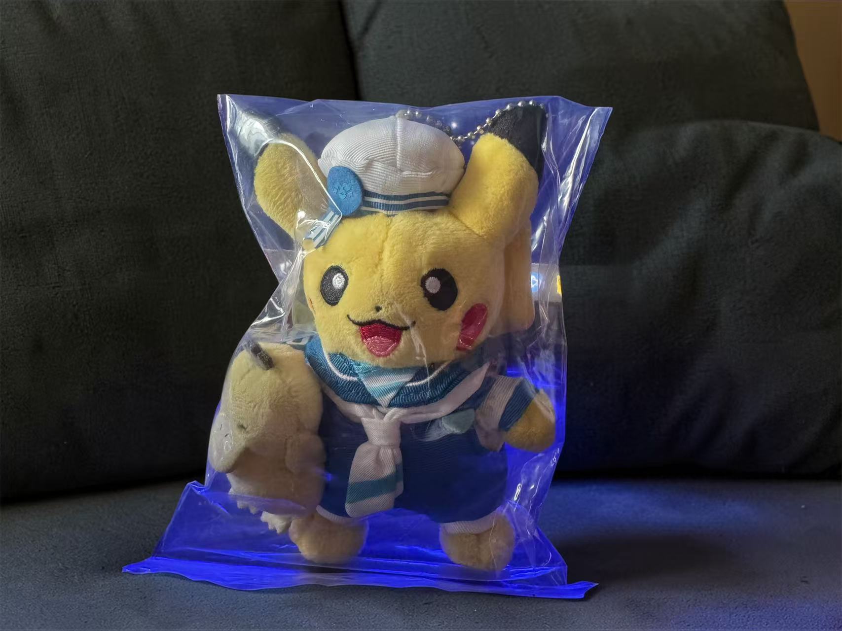 2018 寶可夢中心橫濱店限定的水手皮卡丘吊飾娃娃 